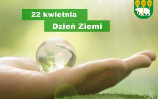 plakat 22 kwietnia - Światowy Dzień Ziemi i herb powiatu chełmskiego i zdjęcie dłoni trzymającej szklana kule