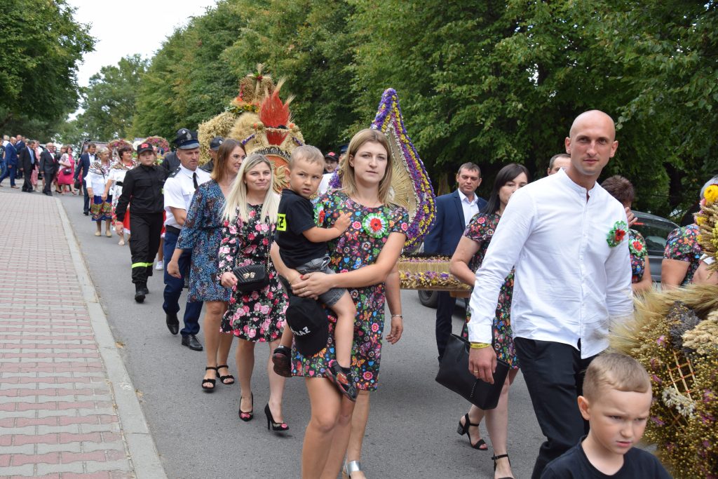 korowód dożynkowy